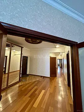Satılır 5 otaqlı mənzil 250 m²