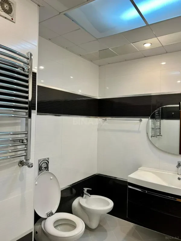 Satılır 5 otaqlı mənzil 250 m²