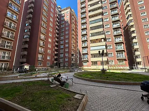 Satılır 5 otaqlı mənzil 250 m² — Bakı 5 otaq 250.00 m²