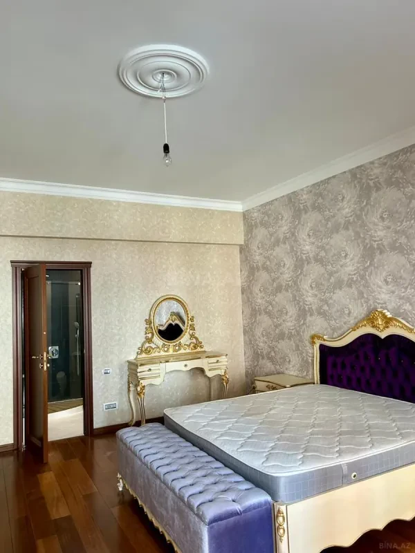 Satılır 5 otaqlı mənzil 250 m²