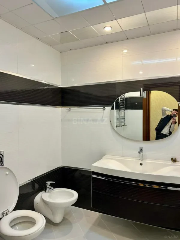 Satılır 5 otaqlı mənzil 250 m²