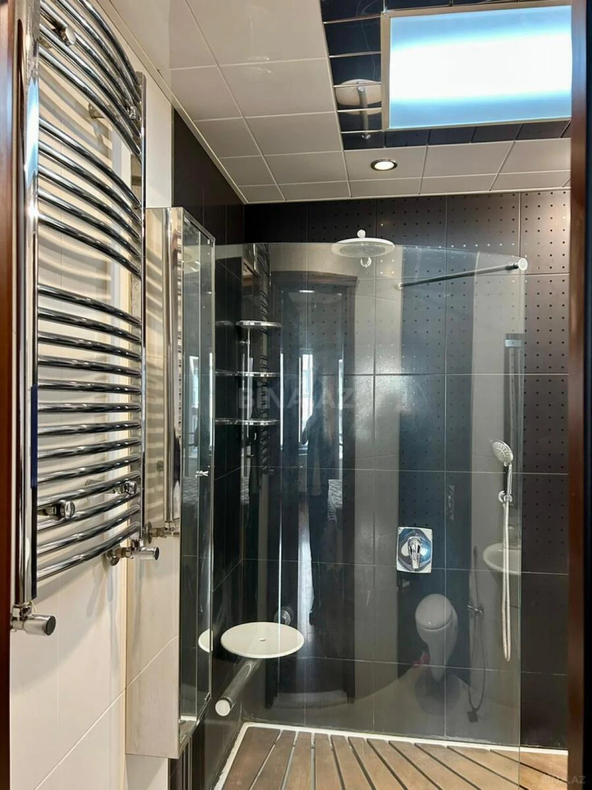 Satılır 5 otaqlı mənzil 250 m²