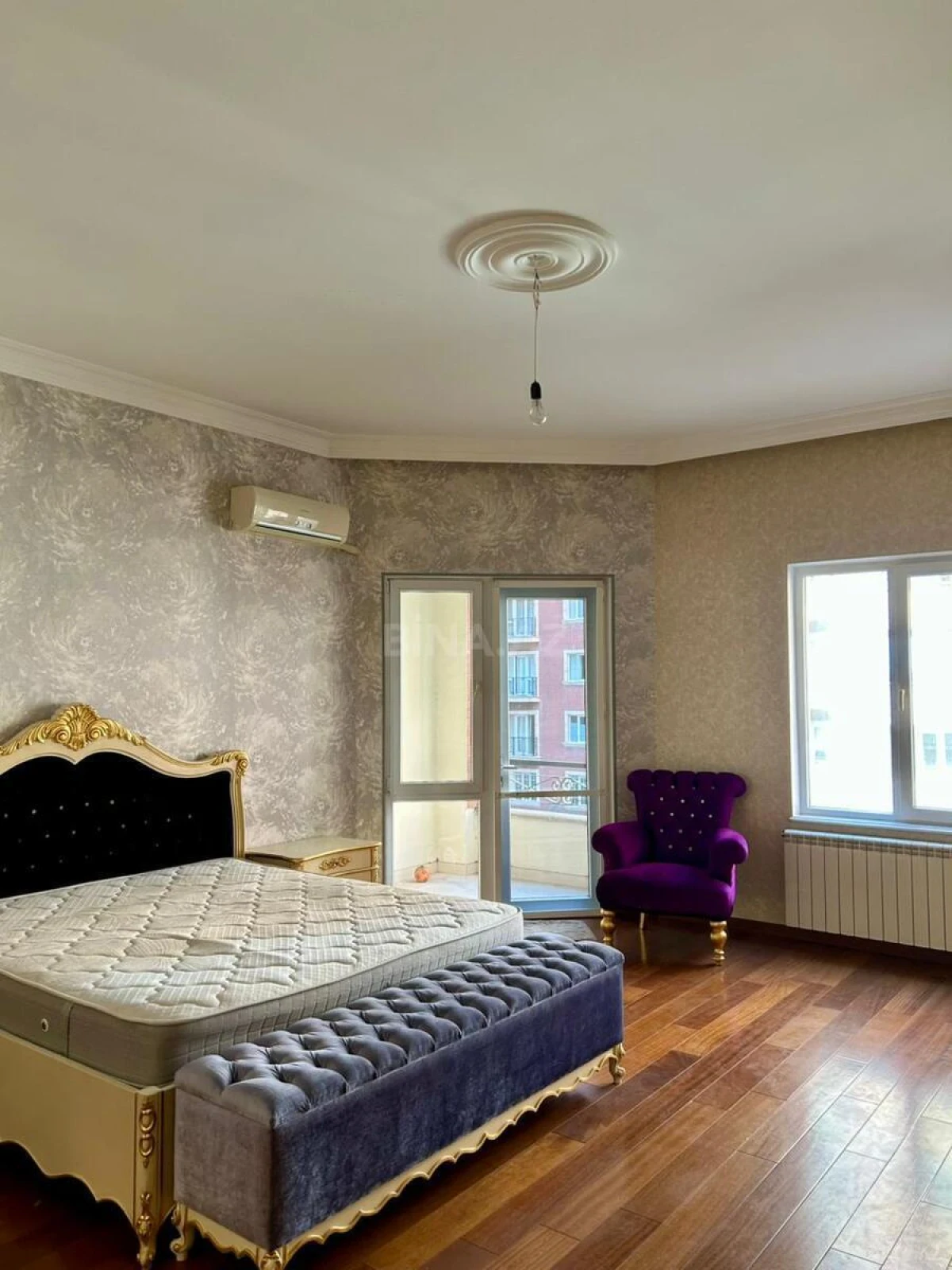 Satılır 5 otaqlı mənzil 250 m²