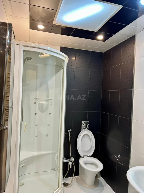 Satılır 5 otaqlı mənzil 250 m²