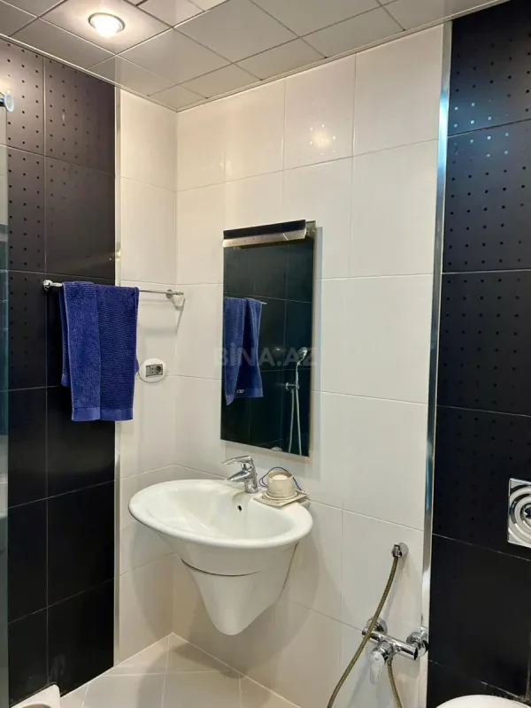 Satılır 5 otaqlı mənzil 250 m²