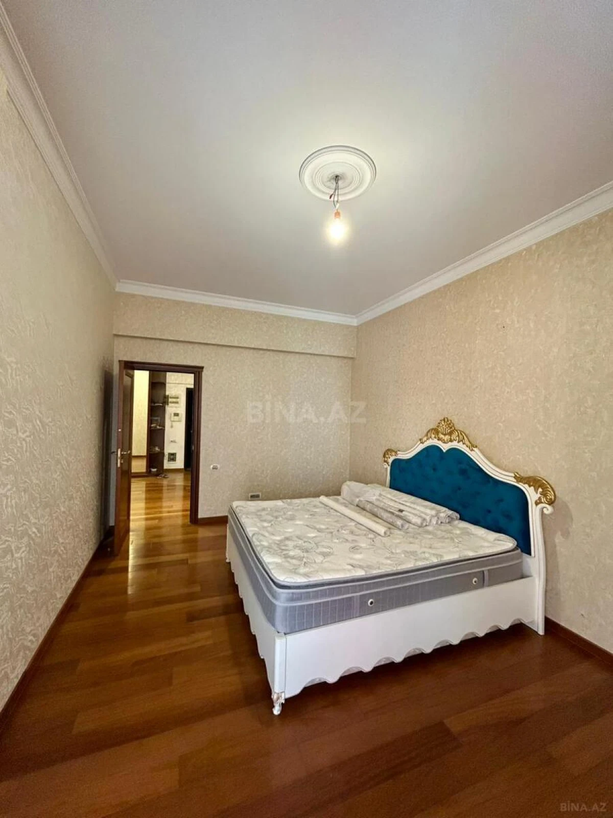 Satılır 5 otaqlı mənzil 250 m²