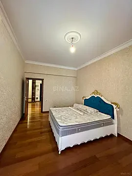 Satılır 5 otaqlı mənzil 250 m²