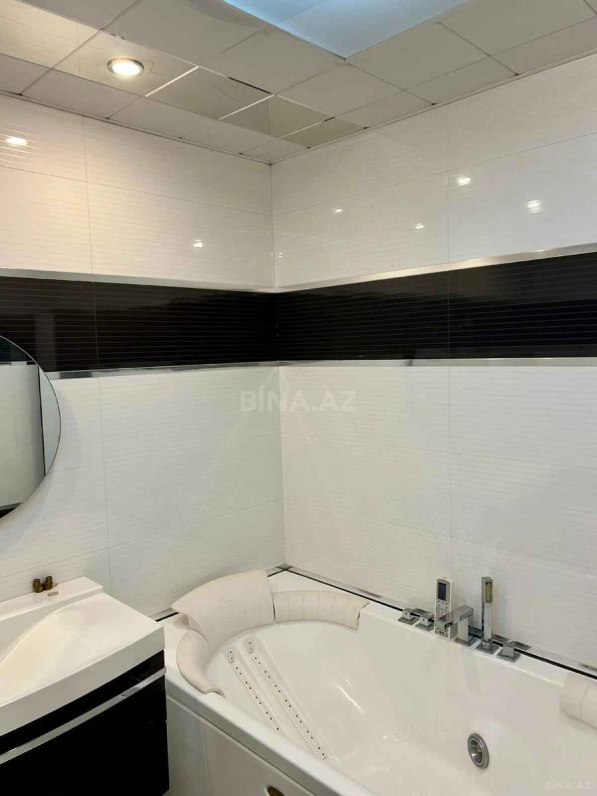 Satılır 5 otaqlı mənzil 250 m²