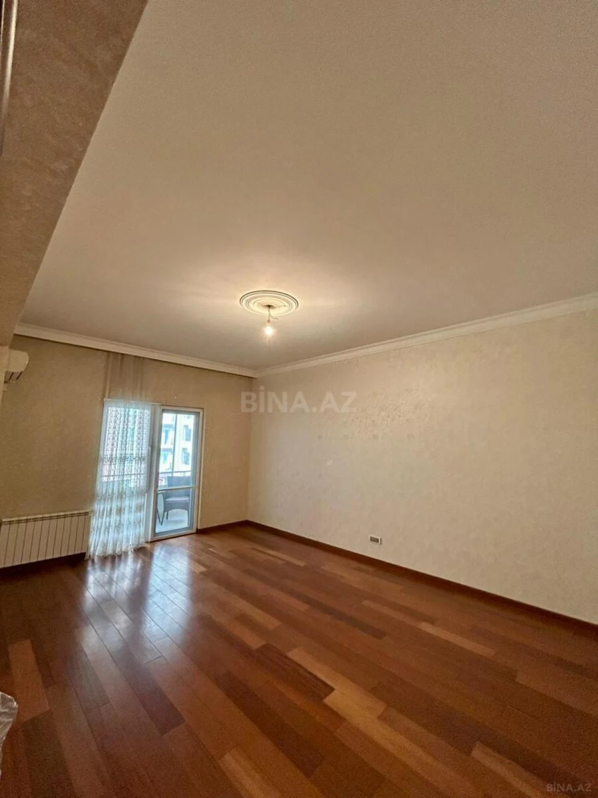 Satılır 5 otaqlı mənzil 250 m²