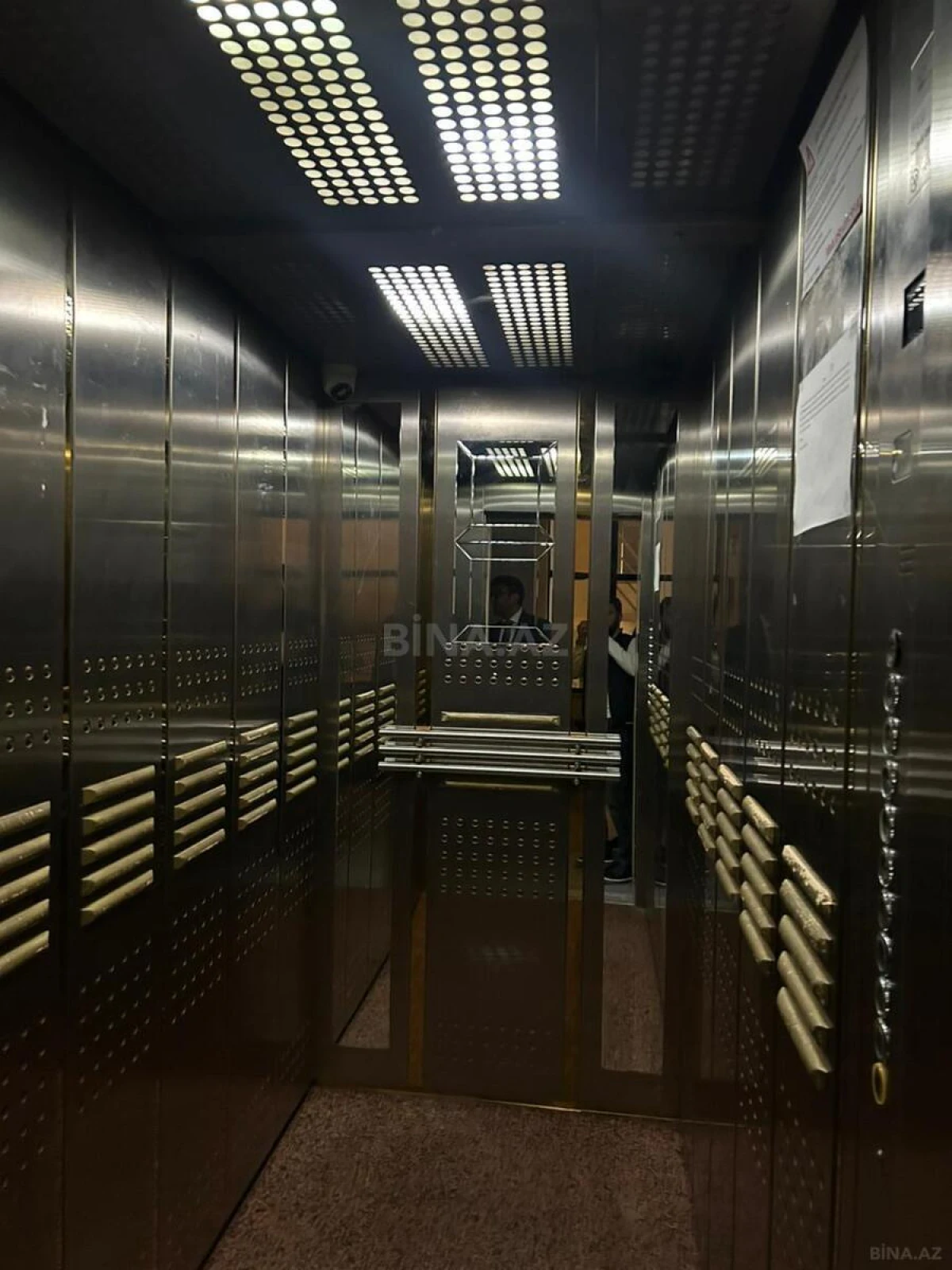 Satılır 5 otaqlı mənzil 250 m²
