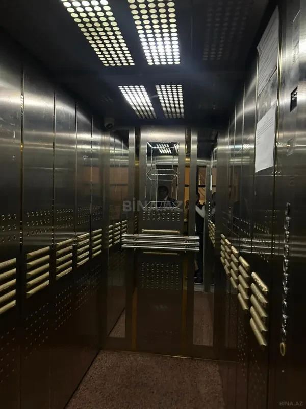 Satılır 5 otaqlı mənzil 250 m²