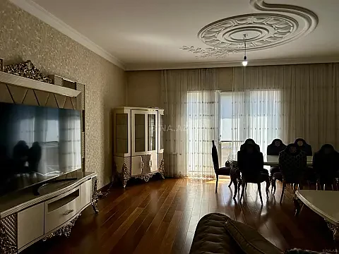 Satılır 5 otaqlı mənzil 250 m²