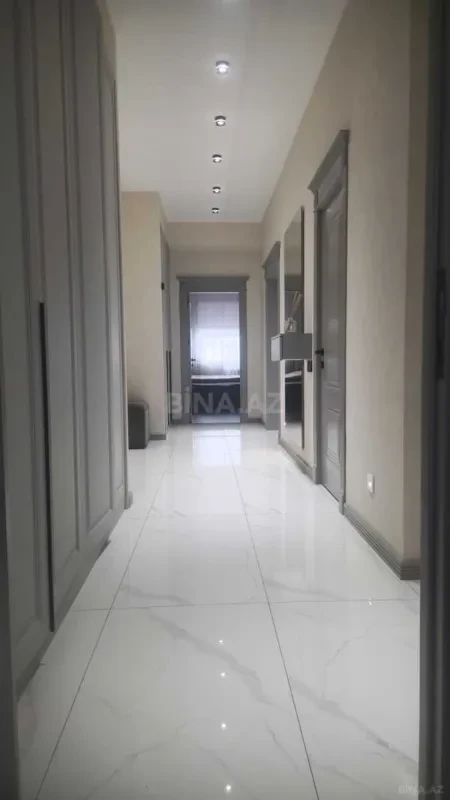 Satılır 4 otaqlı mənzil 120 m²