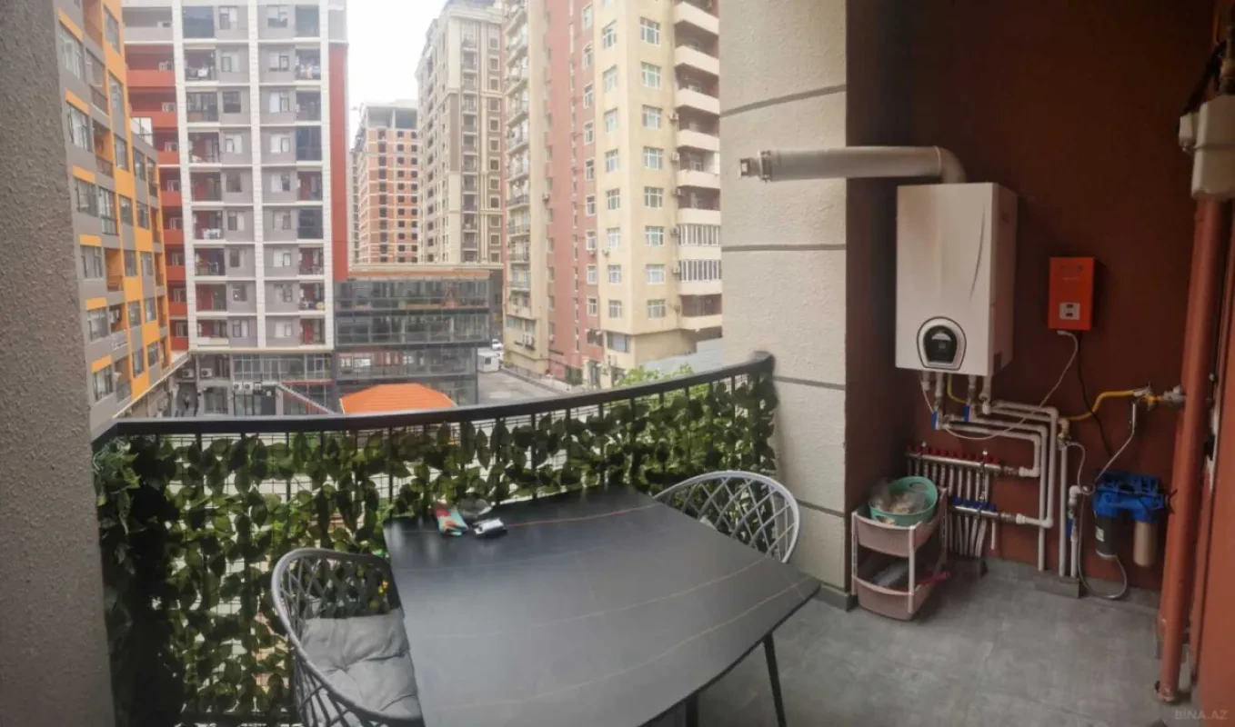 Satılır 4 otaqlı mənzil 120 m²
