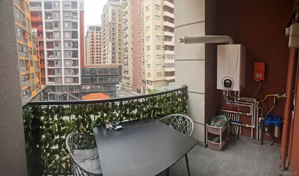 Satılır 4 otaqlı mənzil 120 m²