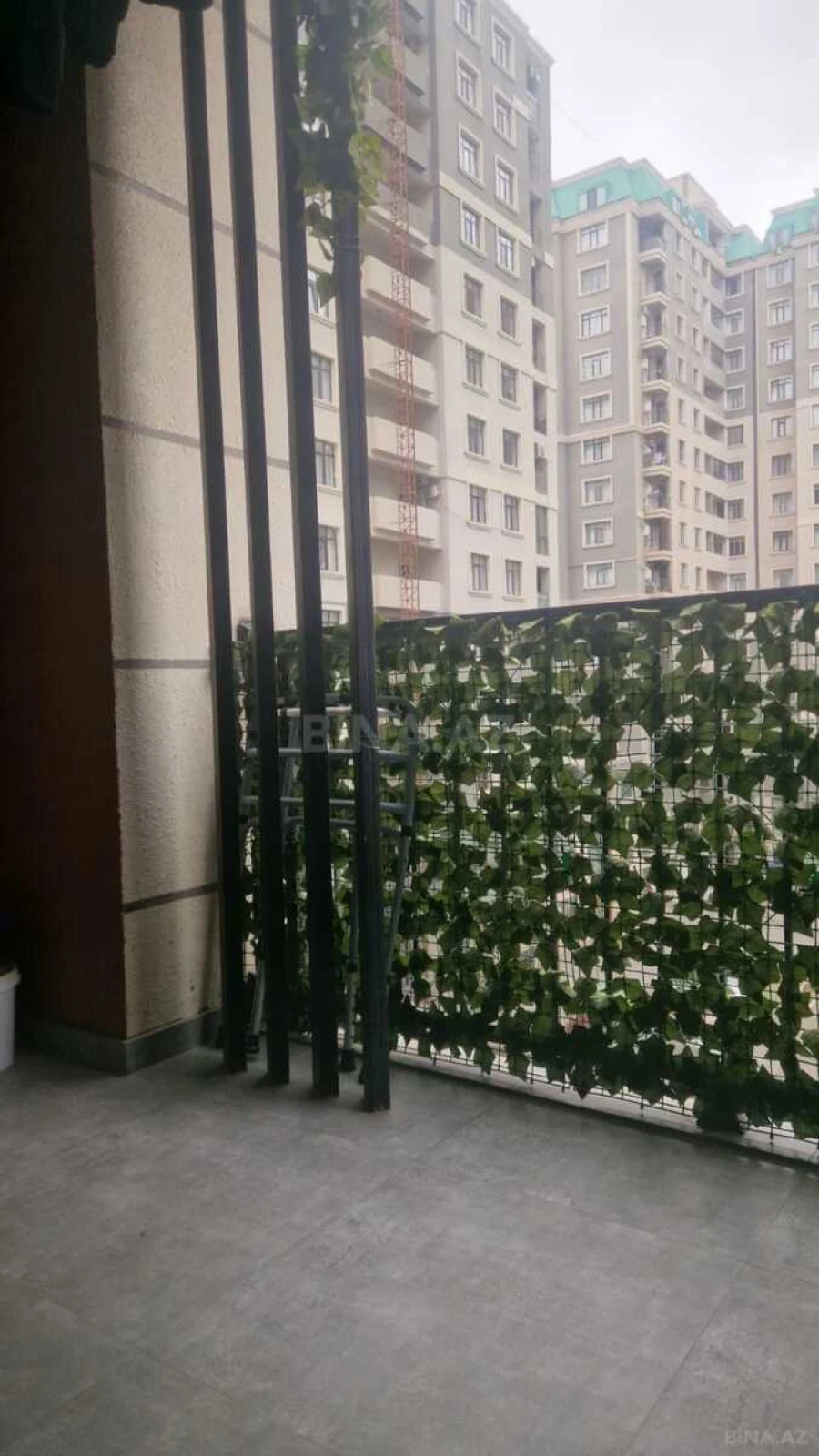 Satılır 4 otaqlı mənzil 120 m²