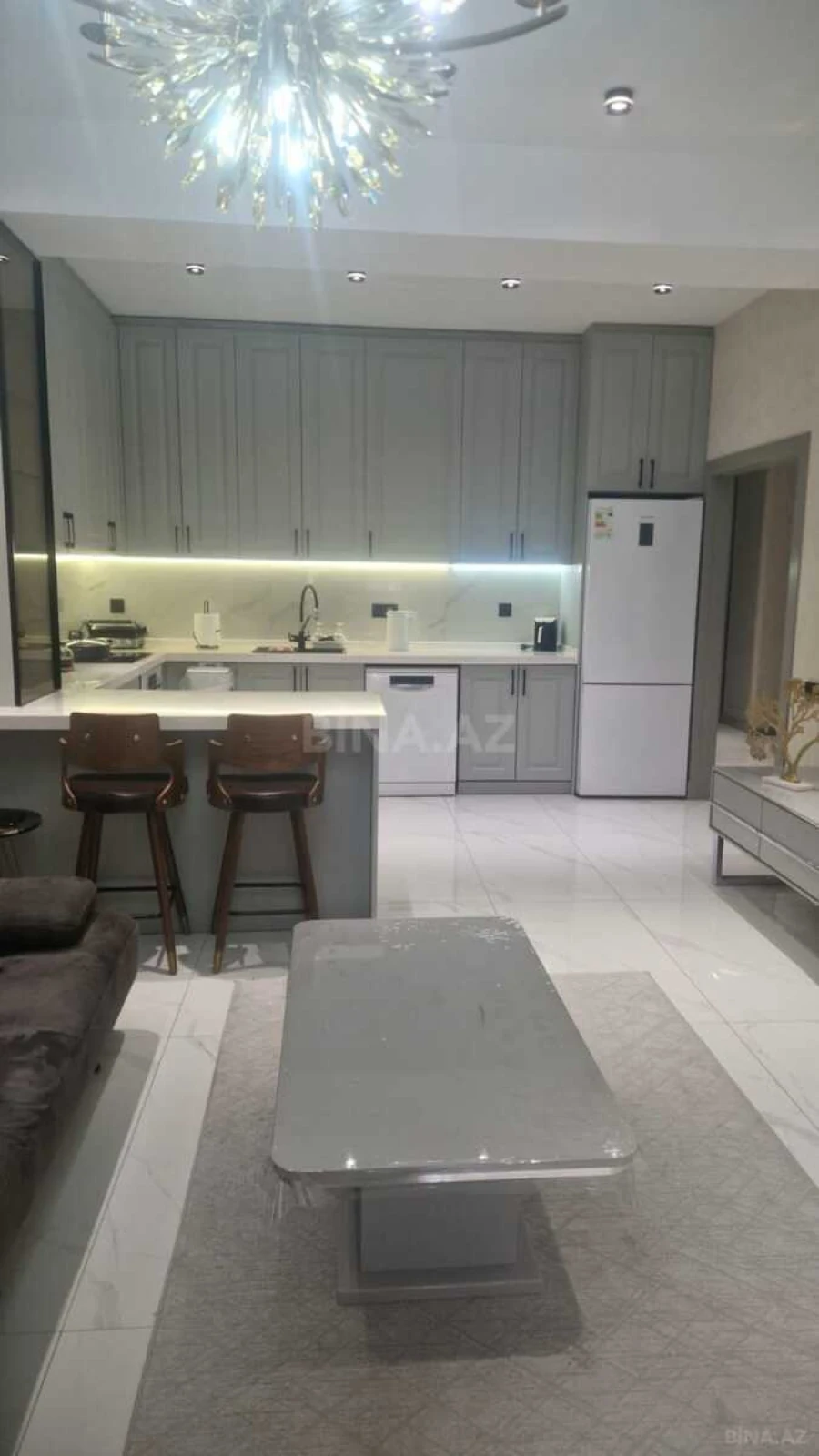Satılır 4 otaqlı mənzil 120 m²