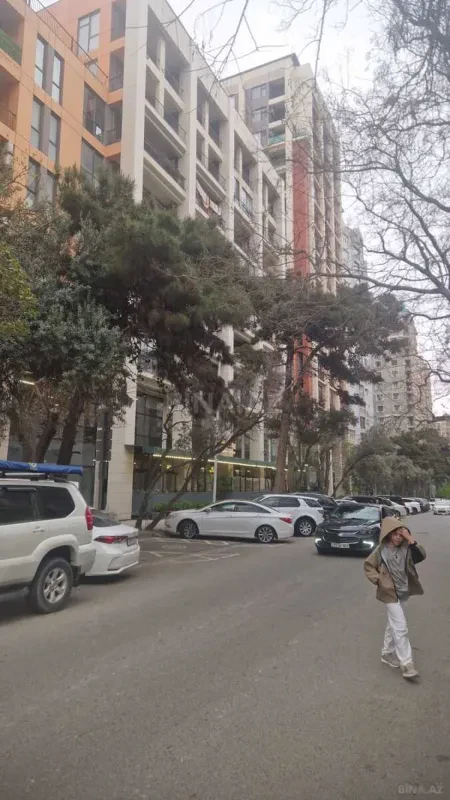 Satılır 4 otaqlı mənzil 120 m²