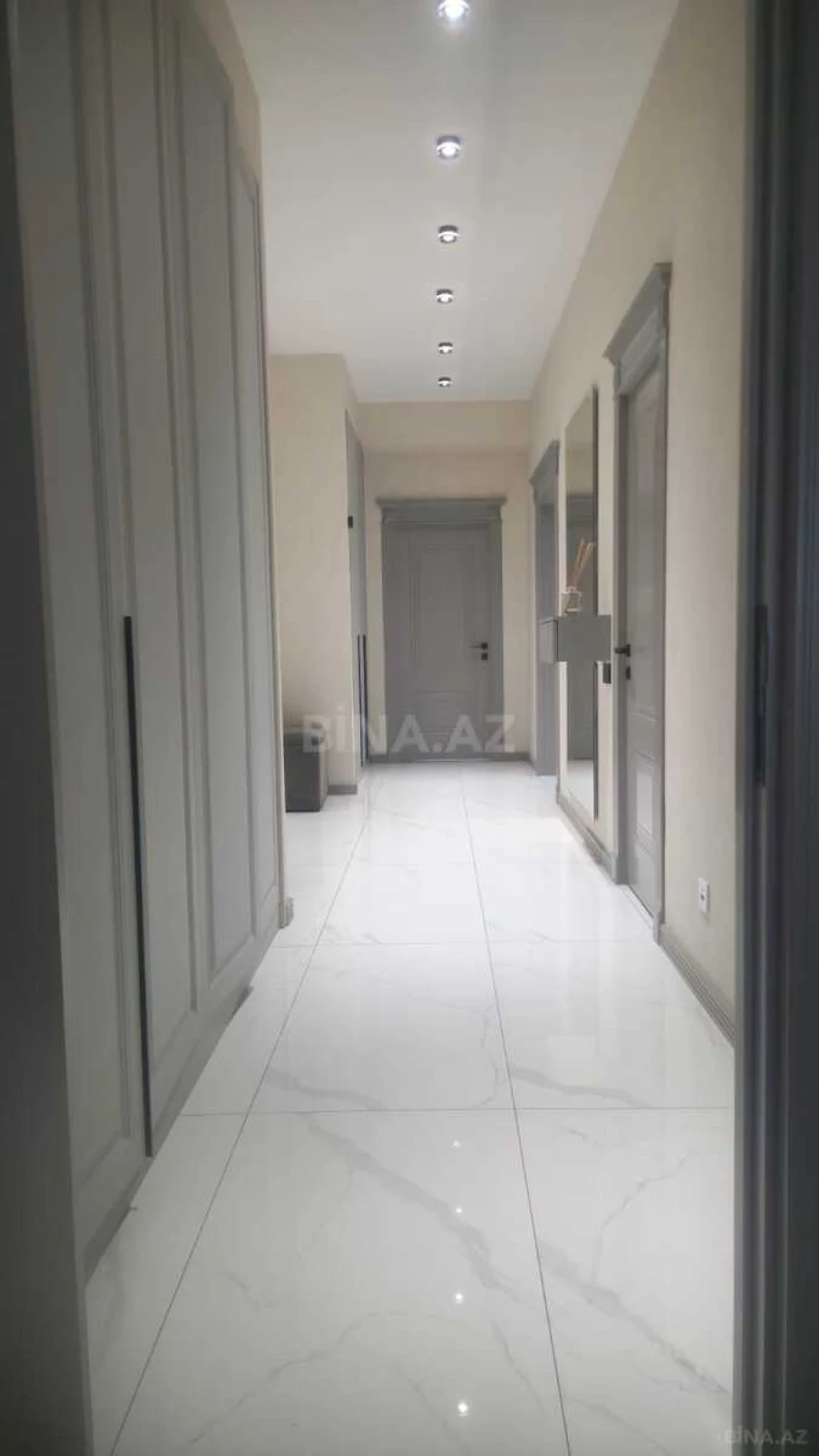 Satılır 4 otaqlı mənzil 120 m²