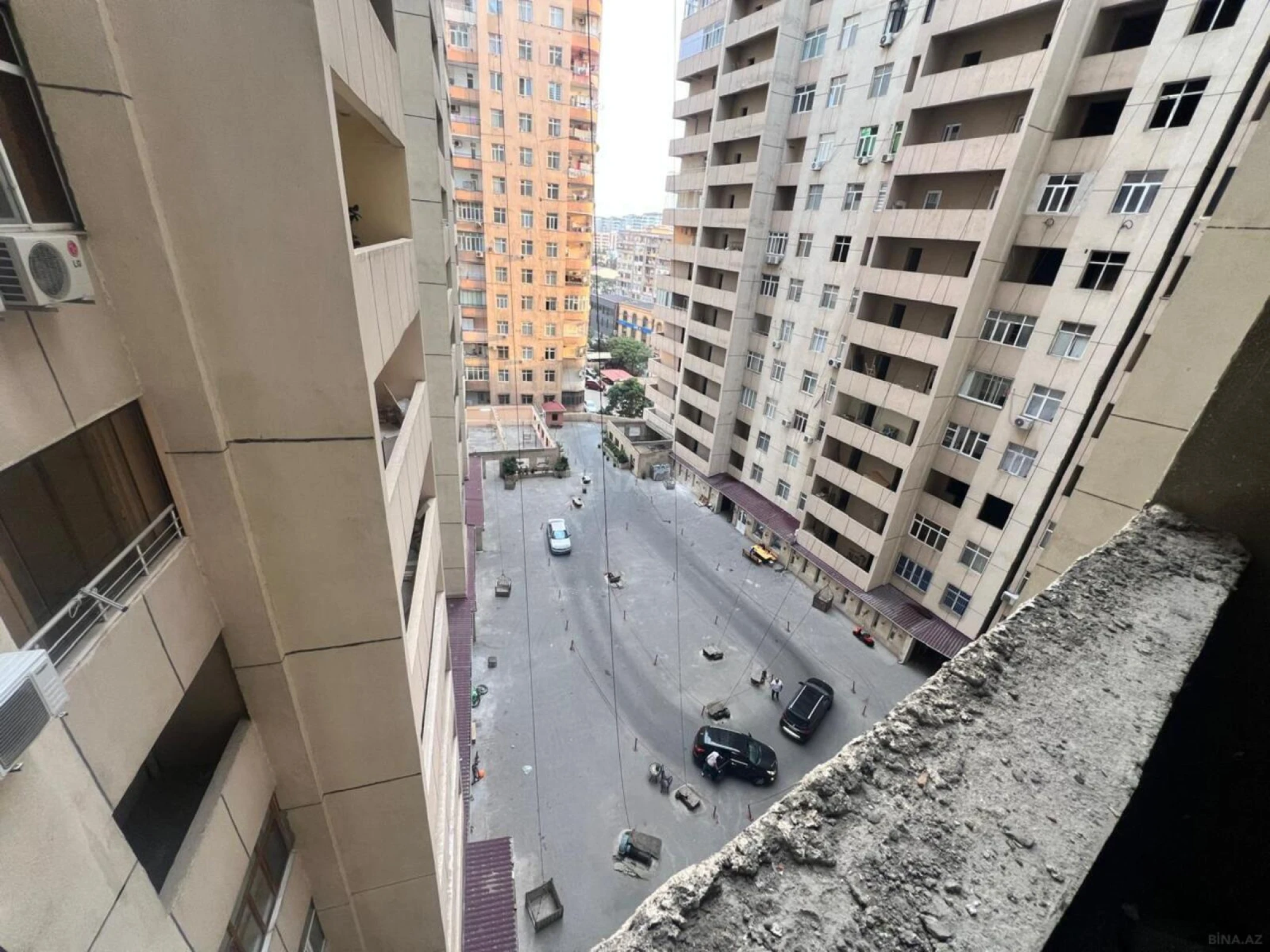 Satılır 3 otaqlı mənzil 184 m²