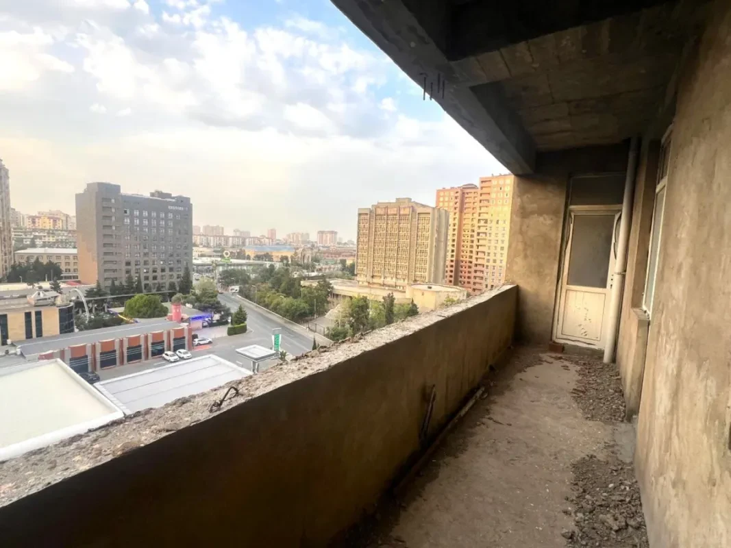 Satılır 3 otaqlı mənzil 184 m²