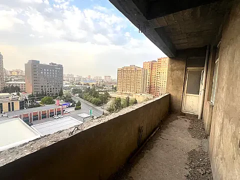 Satılır 3 otaqlı mənzil 184 m²
