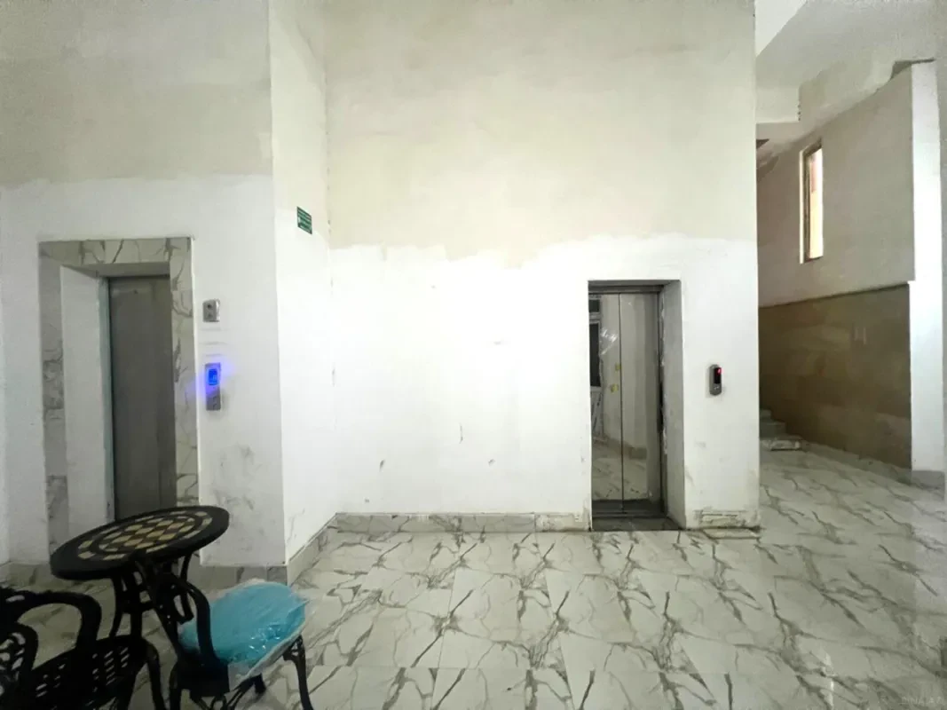 Satılır 3 otaqlı mənzil 184 m²