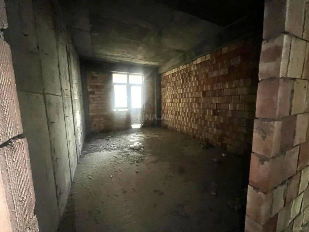 Satılır 3 otaqlı mənzil 184 m²