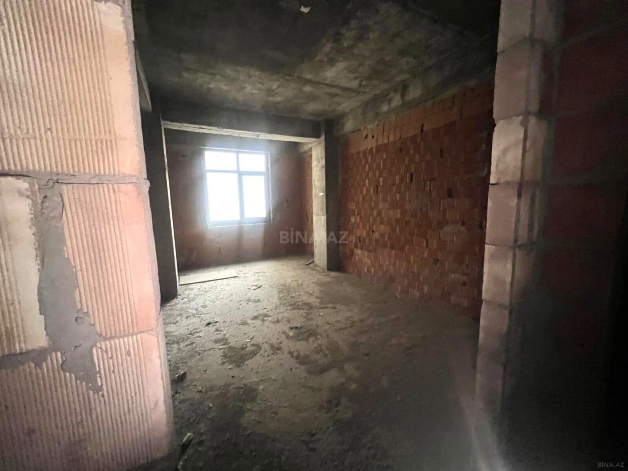 Satılır 3 otaqlı mənzil 184 m²