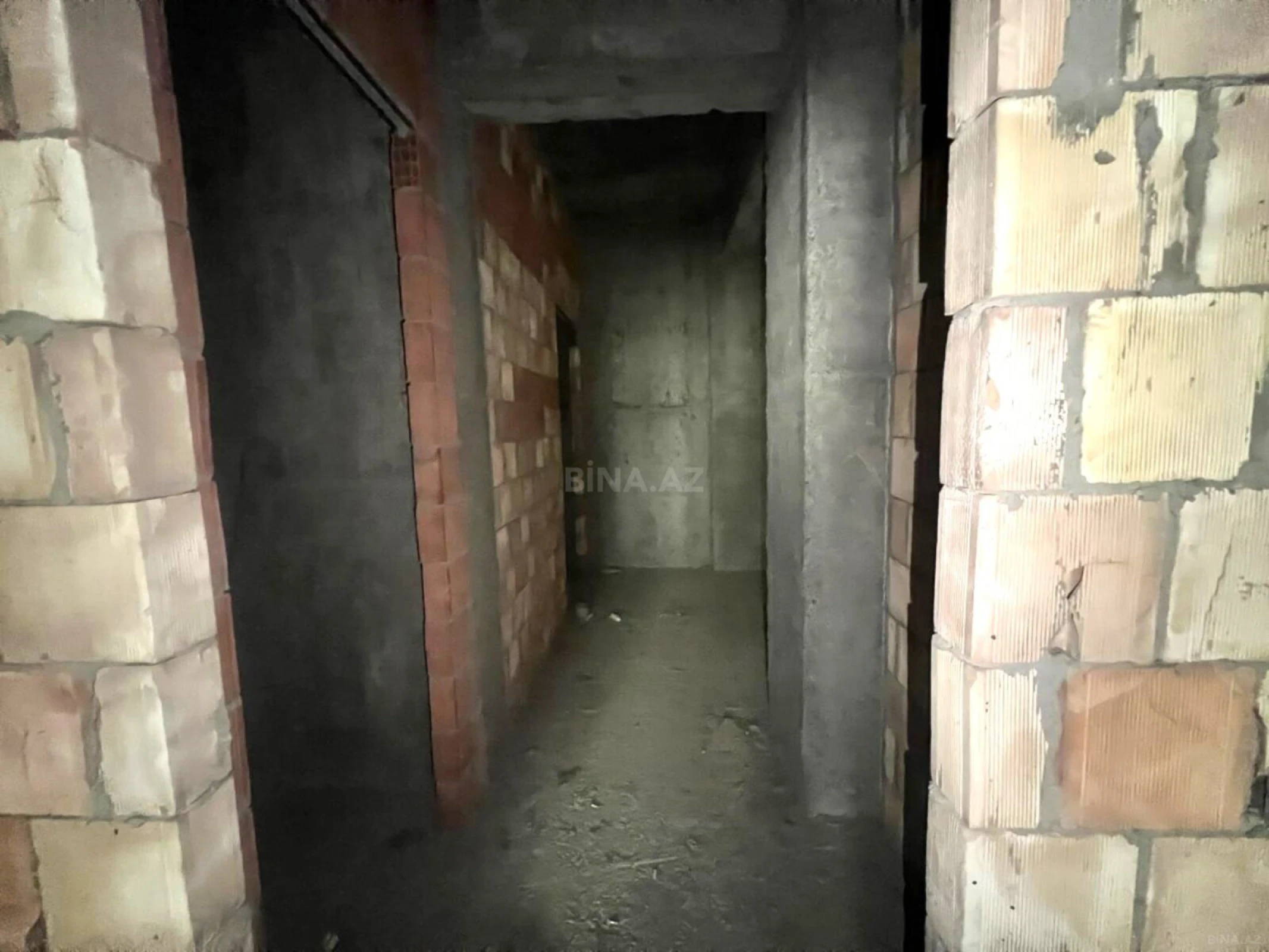 Satılır 3 otaqlı mənzil 184 m²