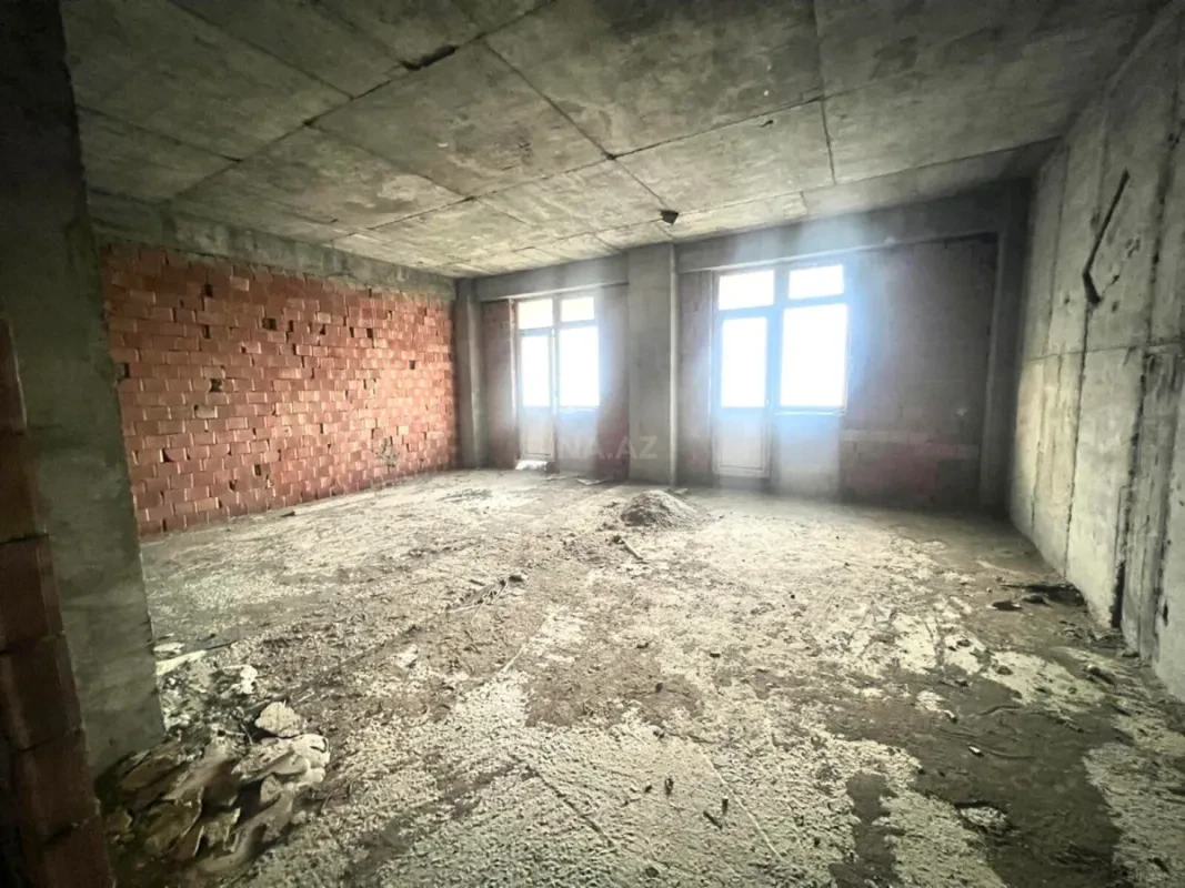 Satılır 3 otaqlı mənzil 184 m²