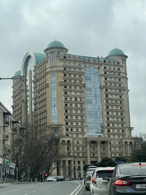 Satılır 2 otaqlı mənzil 109 m²