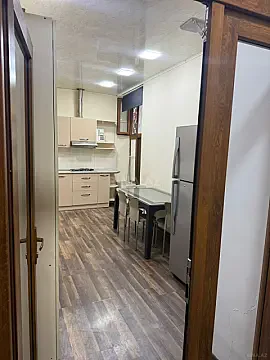 Satılır 7 otaqlı mənzil 330 m²