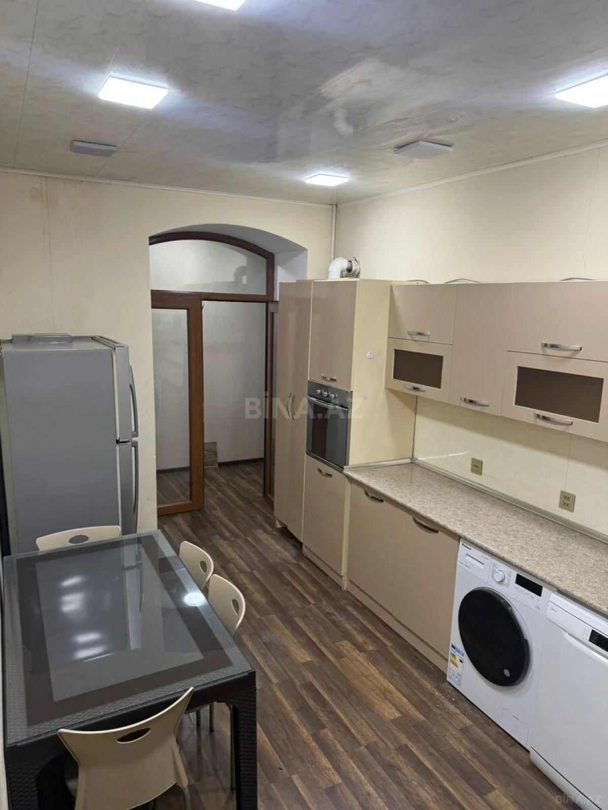 Satılır 7 otaqlı mənzil 330 m²
