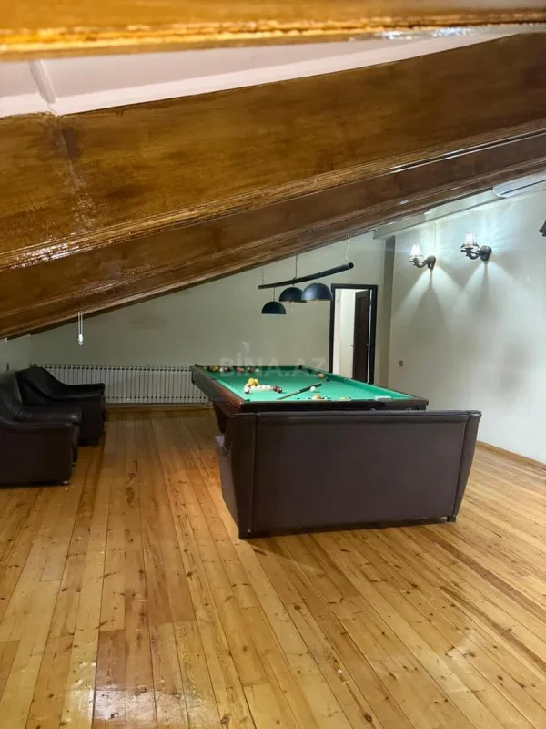 Satılır 7 otaqlı mənzil 330 m²
