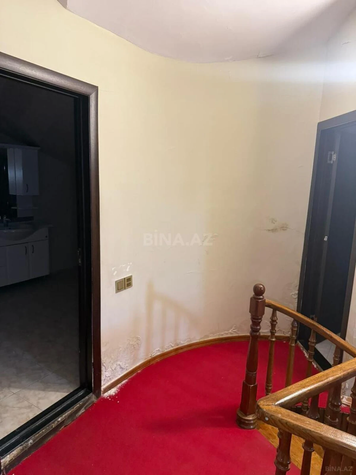 Satılır 7 otaqlı mənzil 330 m²