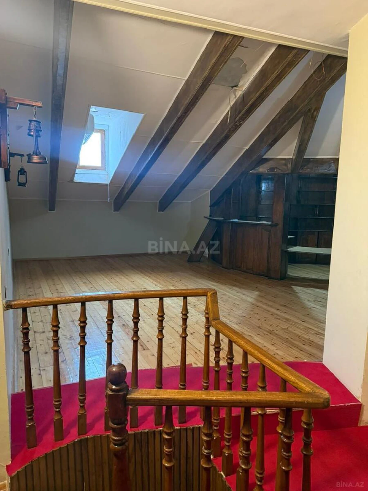 Satılır 7 otaqlı mənzil 330 m²