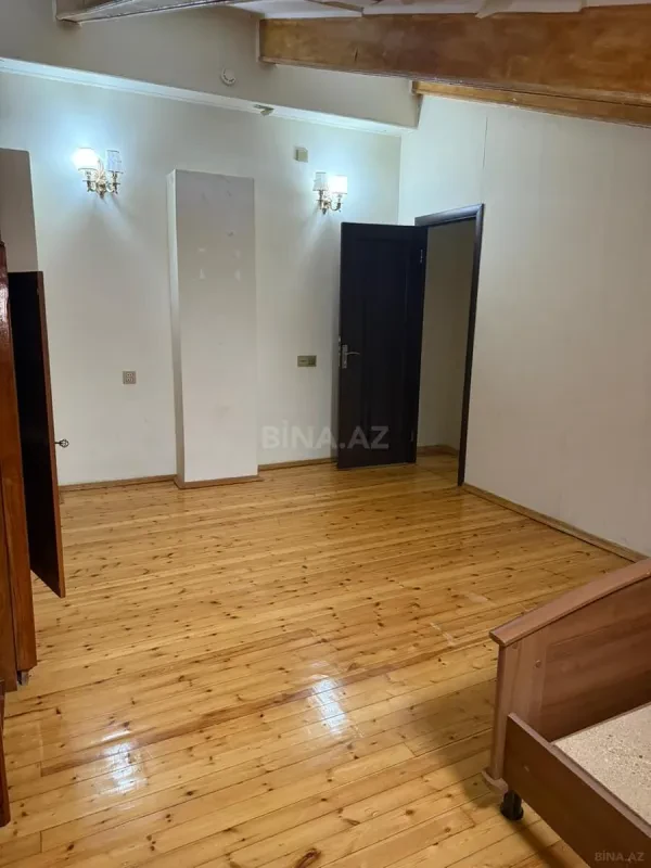 Satılır 7 otaqlı mənzil 330 m²