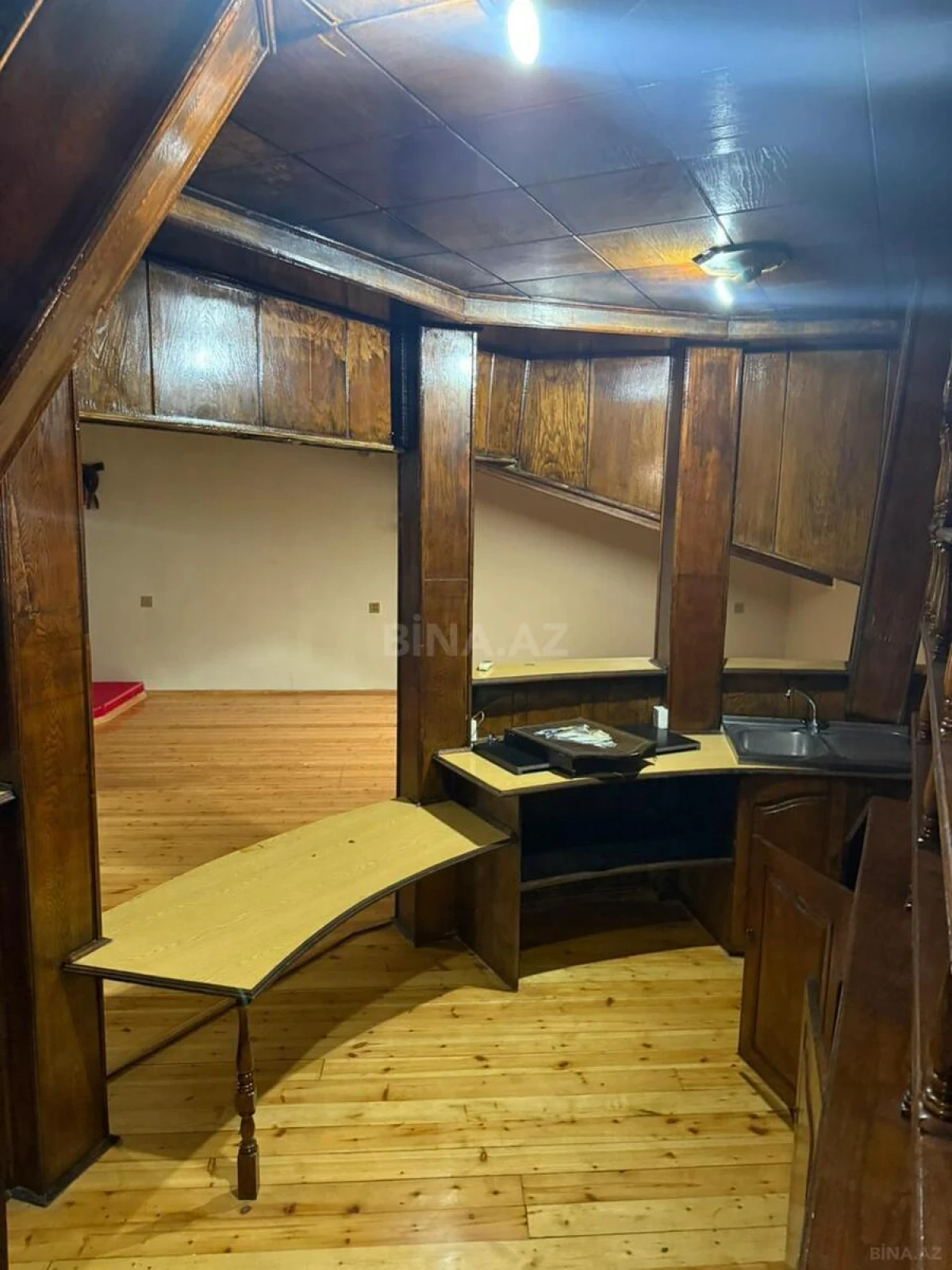 Satılır 7 otaqlı mənzil 330 m²