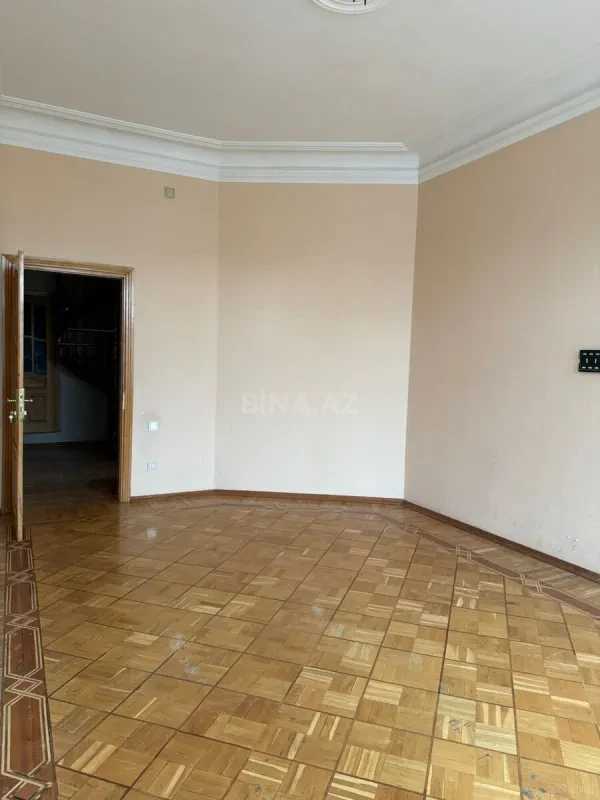 Satılır 7 otaqlı mənzil 330 m²