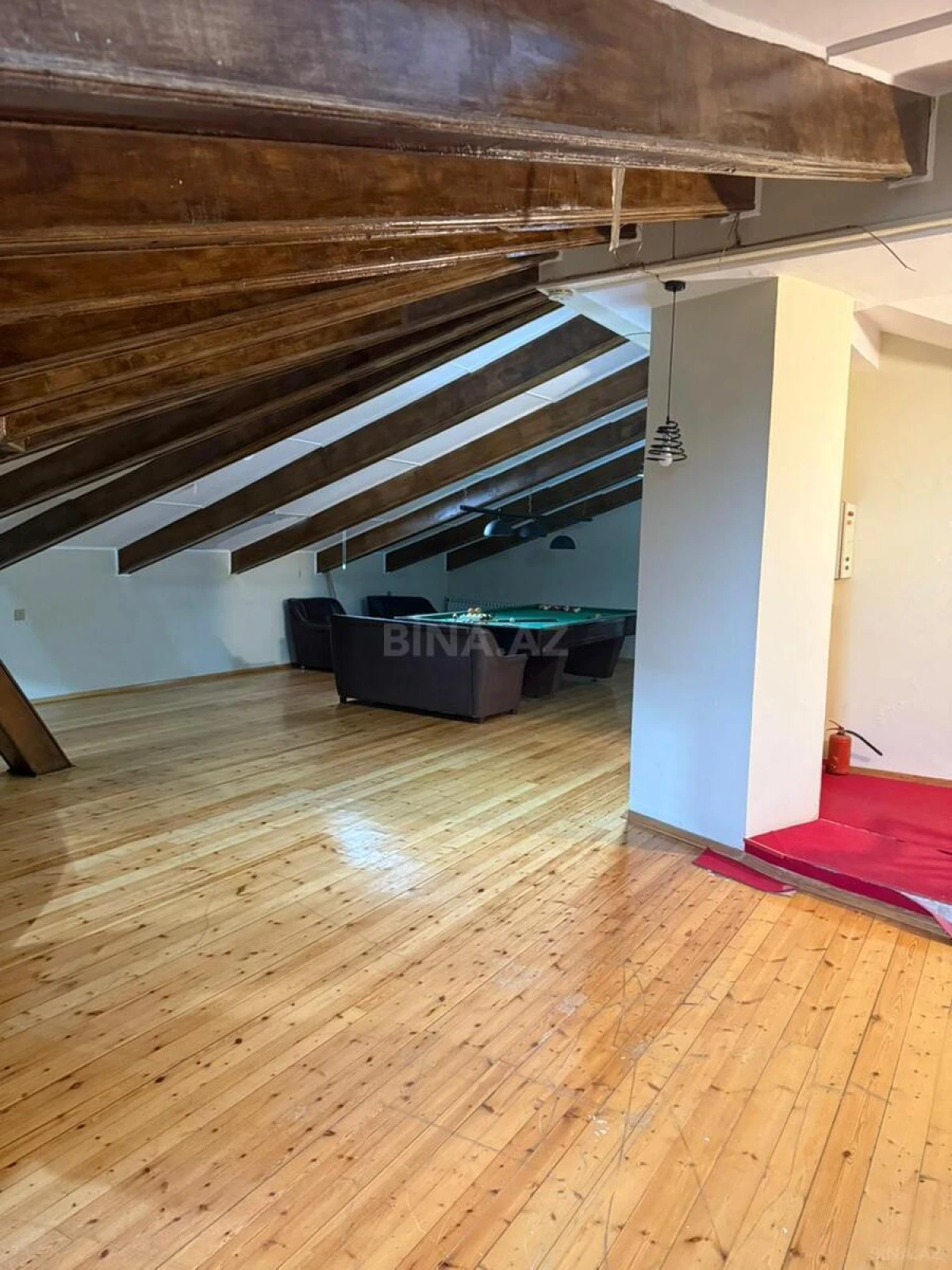 Satılır 7 otaqlı mənzil 330 m²