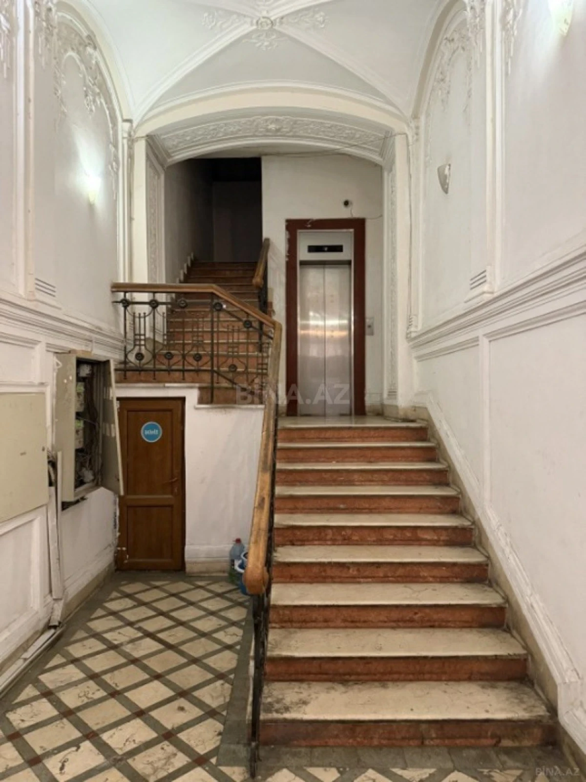 Satılır 7 otaqlı mənzil 330 m²
