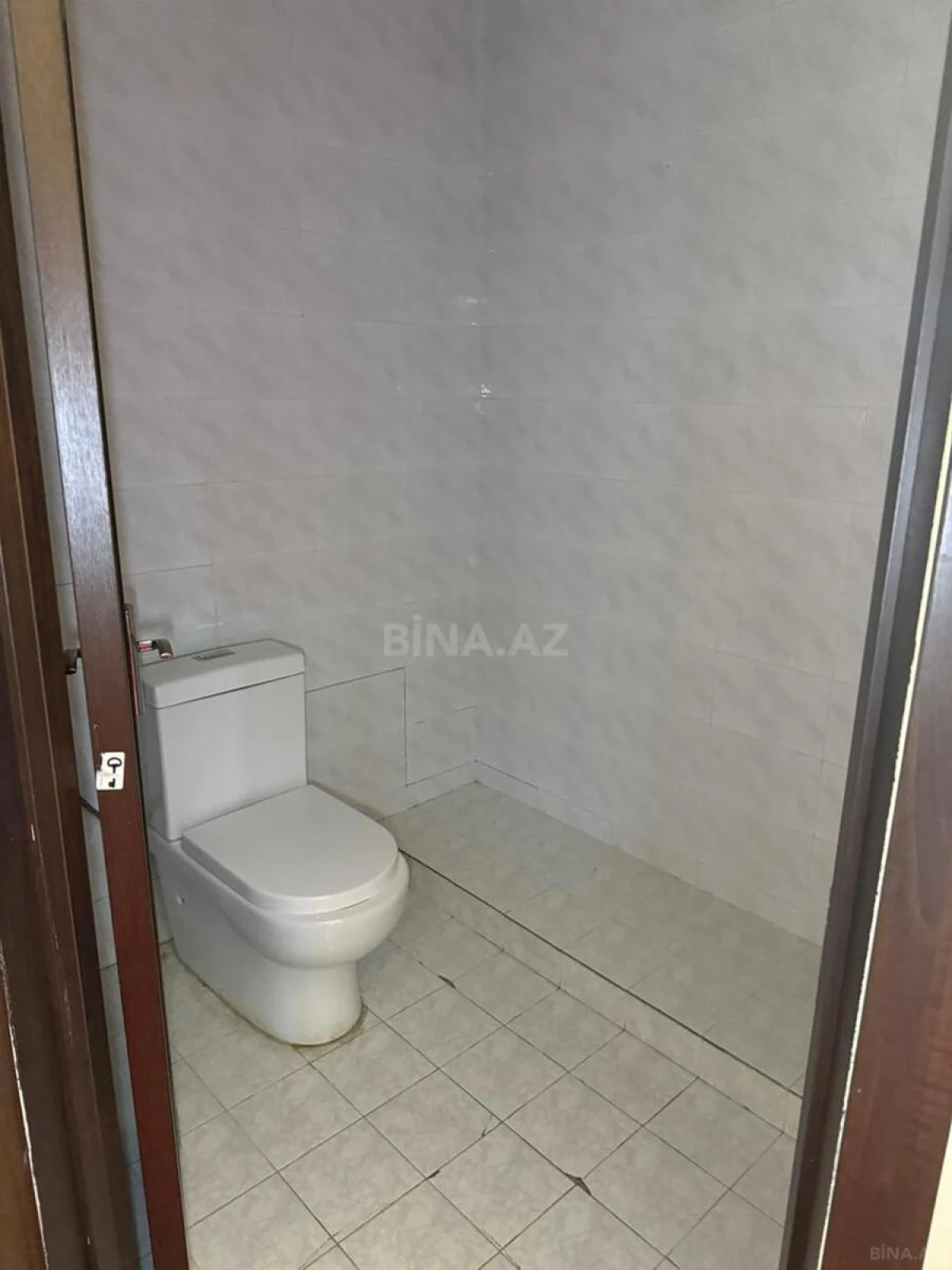Satılır 7 otaqlı mənzil 330 m²