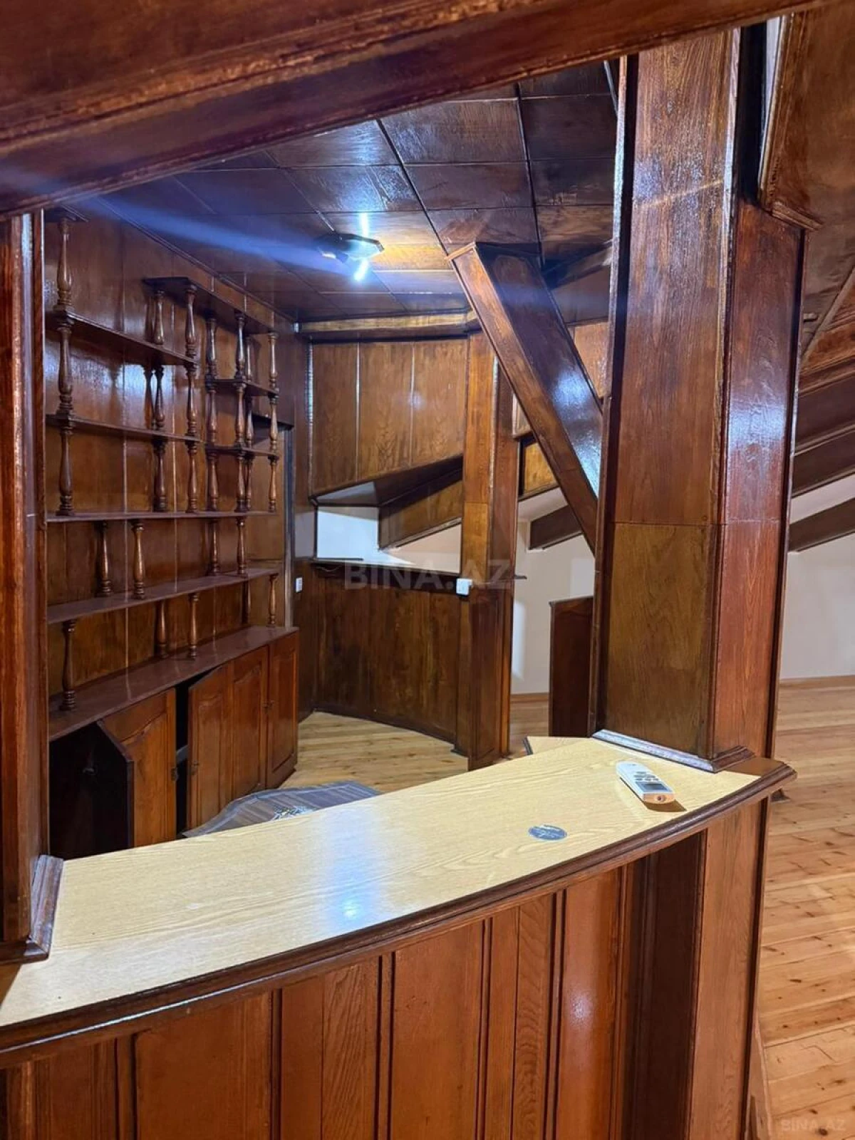Satılır 7 otaqlı mənzil 330 m²