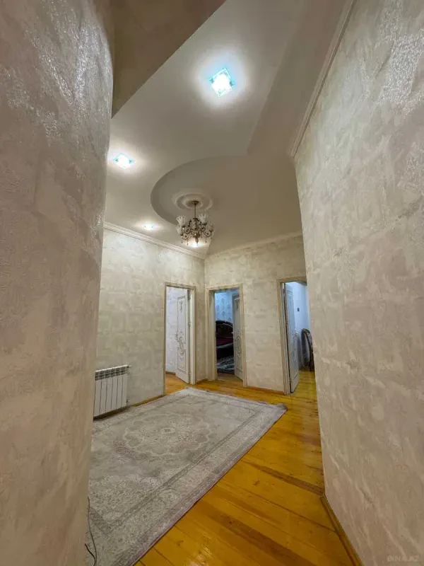 Kirayə verilir 3 otaqlı mənzil 130 m²