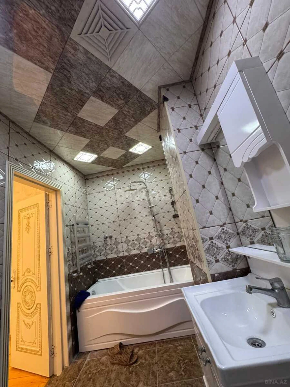 Kirayə verilir 3 otaqlı mənzil 130 m²