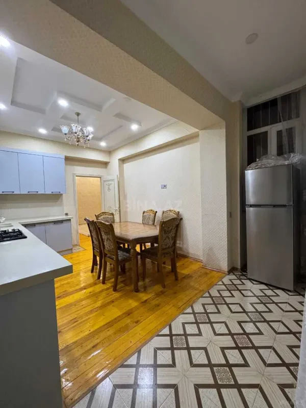 Kirayə verilir 3 otaqlı mənzil 130 m²