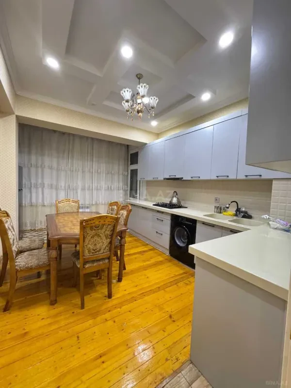 Kirayə verilir 3 otaqlı mənzil 130 m²