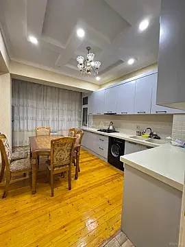 Kirayə verilir 3 otaqlı mənzil 130 m²
