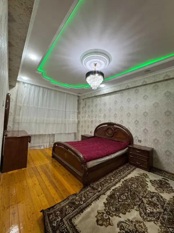 Kirayə verilir 3 otaqlı mənzil 130 m²